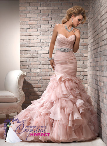 свадебное платье нежно розового цвета