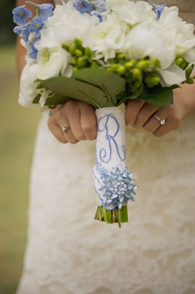 оформление букета невесты лентой с вышивкой