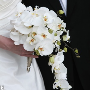 Зимний свадебный букет невесты из орхидей