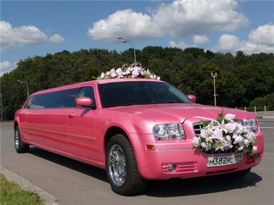 розовый лимузин на свадьбу