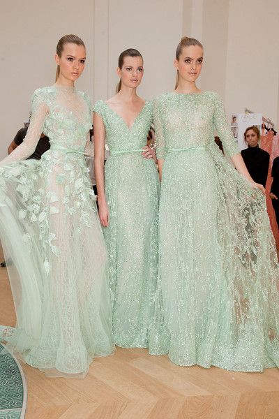 Три модели свадебных платьев мятного цвета