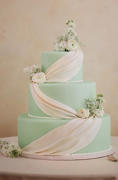 Свадебный торт с лентами